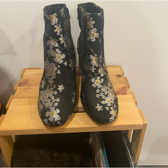 ELOQUII Floral booties 9W - Picture 2 of 8